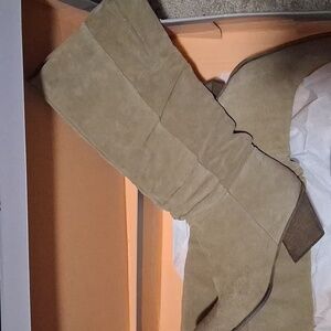 Crown Vintage Devorah knee high boots size 10 - Cappuccino Cow Suede